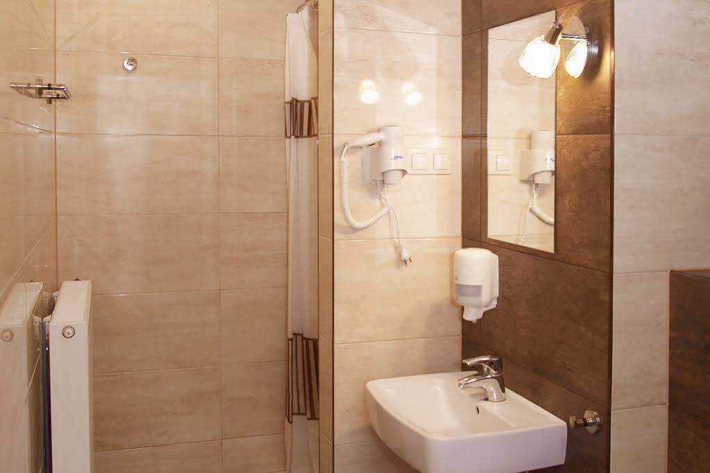 Smart2Stay Pod Lipami Varsó Kültér fotó